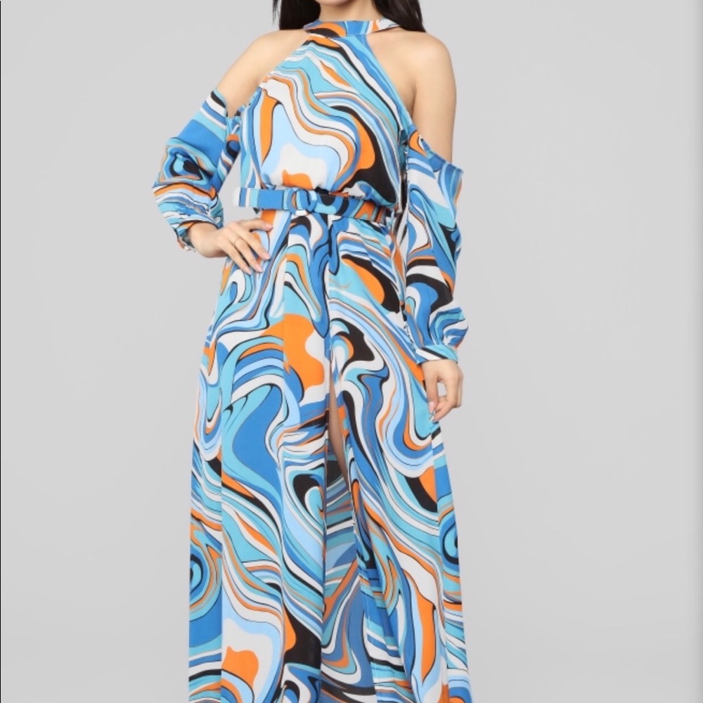 SALE! 💕 Cold Shoulder Belted Maxi Dress
